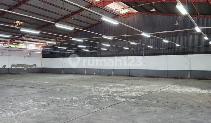 Strategic Warehouse Complex with Container Access by the Highway