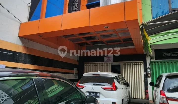 FOR SALE: VERY AFFORDABLE SHOPHOUSE IN A STRATEGIC LOCATION NEXT TO MAIN ROAD, SUITABLE FOR FITNESS CENTER BUSINESS IN NAIKOTEN II BUSINESS AREA, KUPANG CITY CENTER, NTT FOR SALE: VERY AFFORDABLE SHOPHOUSE IN A STRATEGIC LOCATION NEXT TO MAIN ROAD, SUITABLE FOR FITNESS CENTER BUSINESS IN NAIKOTEN II BUSINESS AREA, KUPANG CITY CENTER, NTT