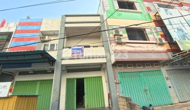DI SEWAKAN RUKO 4 LT MURAH MERIAH LOKASI STRATEGIS PINGGIR JALAN UTAMA AREA BISNIS OEBOBO PUSAT KOTA KUPANG NTT