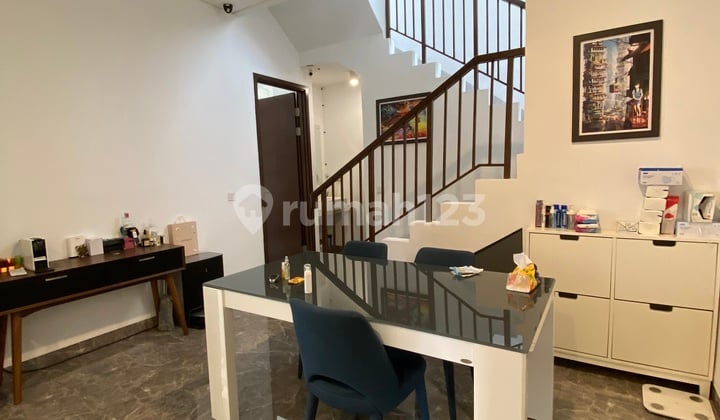 Rumah Full Furnished SHM Carport 2 Mobil Siap Huni di BSD