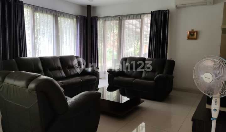 Rumah Cantik Halaman Luas PPJB 2 Lantai Furnished di BSD Tangsel
