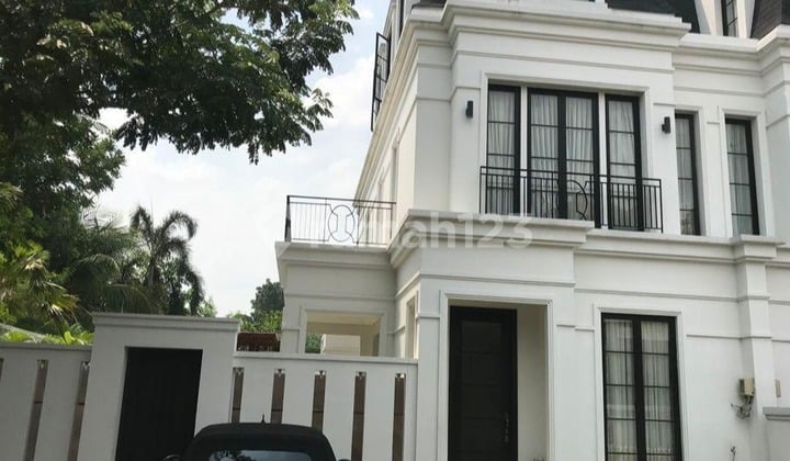 Rumah 3 Lantai Bebas Banjir dengan Private Pool di Kemang Timur