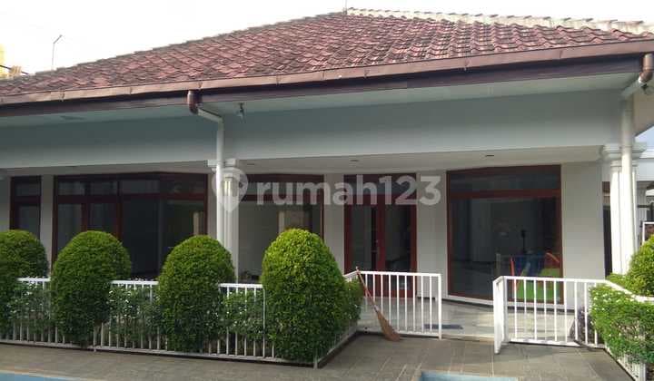 Rumah Luas 3 Kavling SHM dengan Private Pool di Cipete Jaksel