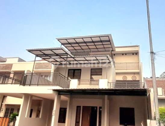 Rumah 3 Lantai Hadap Selatan Unfurnished Siap Huni di BSD Tangsel