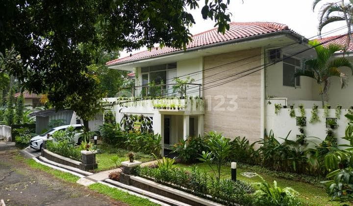 Rumah 2 Lantai dengan Private Pool, Gudang dan Gazebo di Cilandak