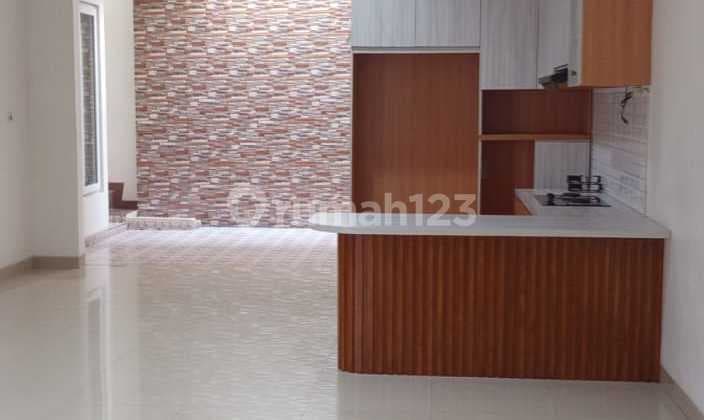 Rumah SHM Semi Furnished 2 Lantai Free AC di Lebak Bulus Jaksel