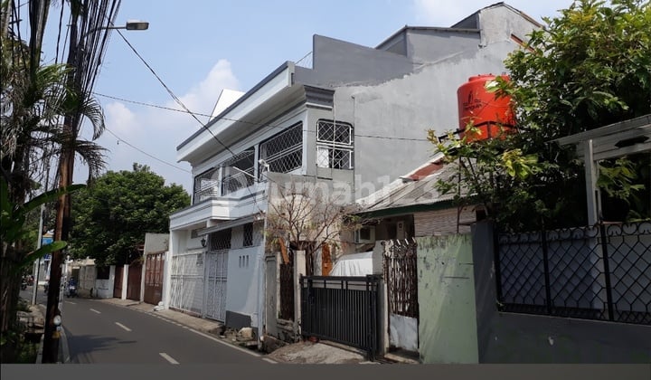 Rumah Exclusive 3 Lantai Hadap Timur Bebas Banjir di Pasar Minggu