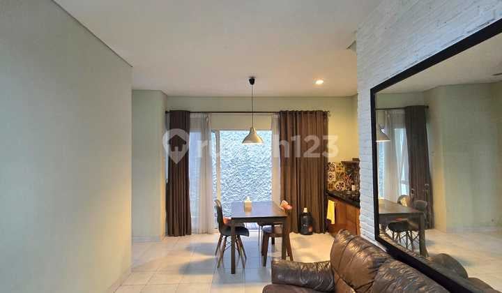 Rumah Semi Furnished dengan ac dan Kitchen Set Siap Huni, Bintaro