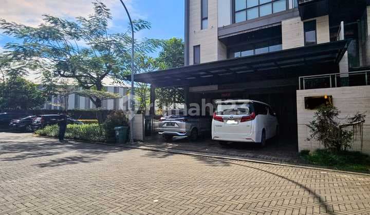Rumah Full Furnished Mewah 3 Lantai dengan Lift Siap Huni di BSD