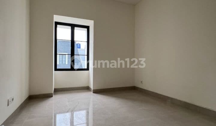 Rumah Cantik Desain Elegant Hadap Utara di Cgb, Bintaro, Tangsel