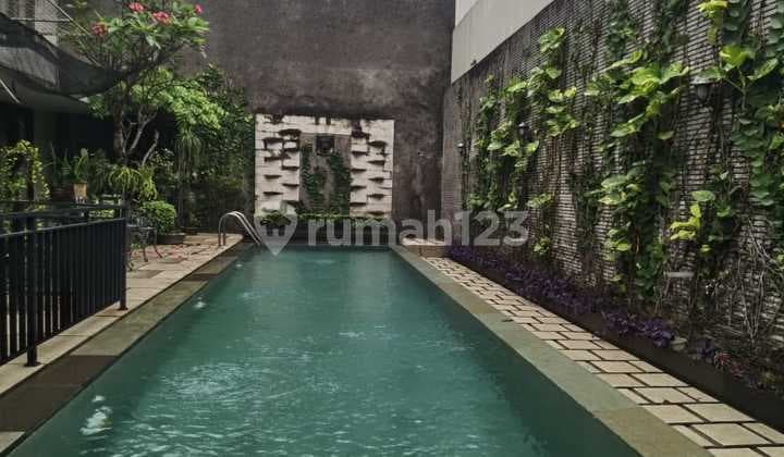 Rumah Bagus, Private Pool, Bangunan Bagus di Bintaro Sektor 7, Dekat Pintu Tol Bintaro Jaya