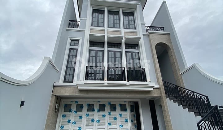 Rumah Bagus Siap Huni American Classic di Ampera Kemang Jakarta Selatan