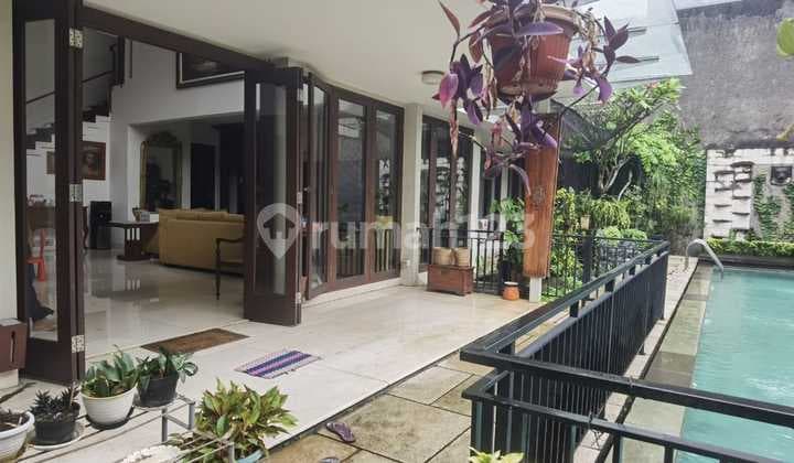 Rumah 2 Lantai Ada Kolam Renang di Bintaro Sektor 7
