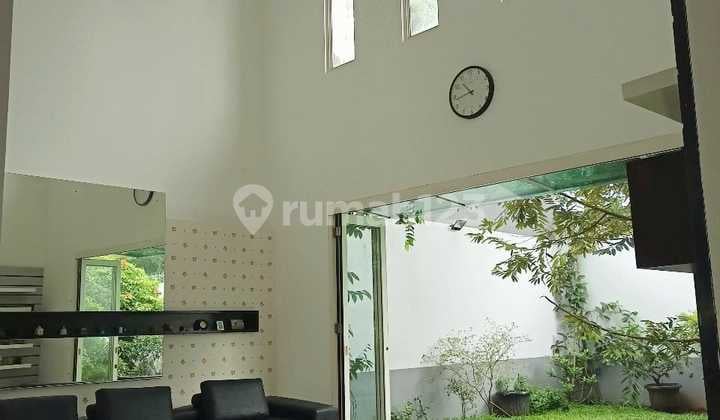 Rumah Bagus Bangunan Mandiri Terawat Lokasi Elite di BSD City