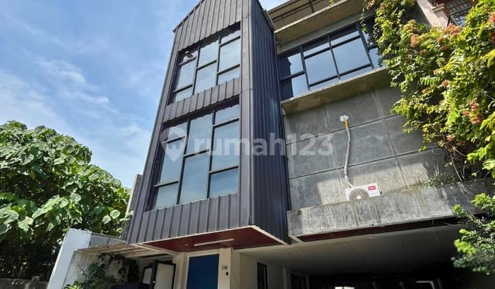 Bangunan 4 Lantai untuk Kantor, Dekat Akses Transportasi di Cilandak Jaksel
