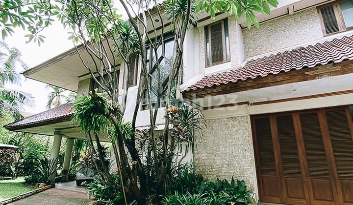 Rumah Hook Mewah dengan Private Pool di Cilandak Jakarta Selatan, Dekat Pintu Tol, Dekat Citos.