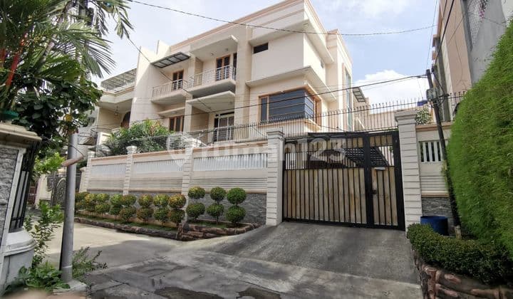 For Sale Nice House Size 19x20 m2 in THI Complex, West Jakarta