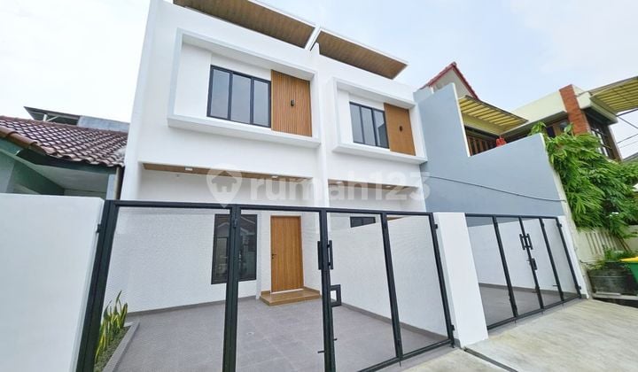 Di Jual Rumah Baru 2Lt di Harapan Indah Depan Kota Bekasi