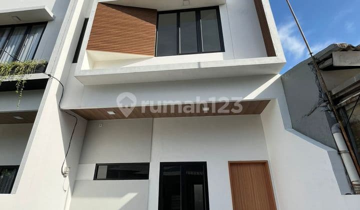 Di Jual Rumah Baru dan Bagus 2Lantai di Harapan Indah Bekasi
