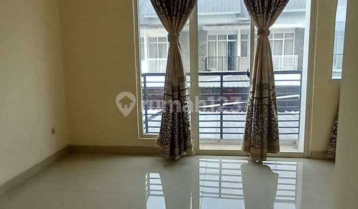 Rumah di Green Lake City Bagus Ada Hordeng