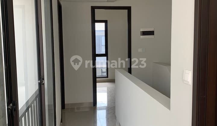 Rumah Jual Ato Sewa Di Sumarecon Cluster Flora 2 Lantai.ada Pool Nya Fasilitas Lengkap Dan Nyaman