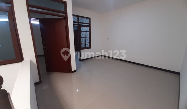 Rumah Dijual di Taman Kopo Indah 2.Full Renovasi dan Full Canopy.siap Huni.dekat Pasar Segar dan Pintu Tol Margaasih