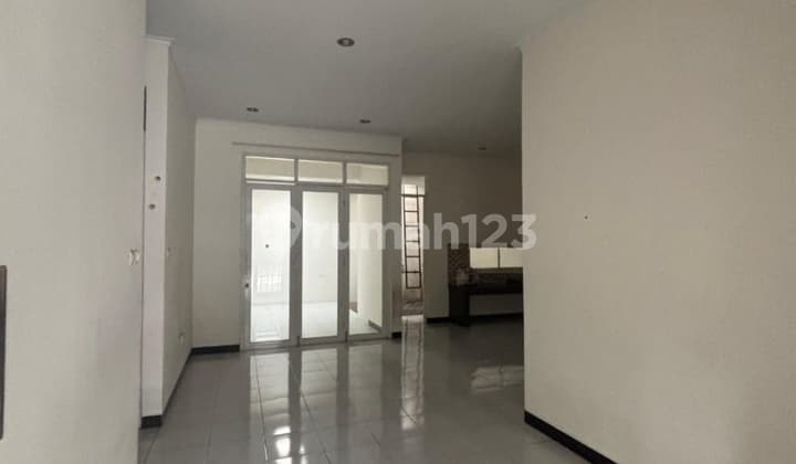 Rumah Dijual Taman Kopo Indah 5 Somervile.dekat Pintu Tol,Ada Supermarket Borma,Ada Rumah Sakit dan Ada Sekolah Swasta