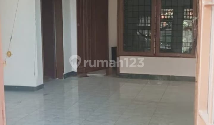 Rumah Dijual 2 Lantai Taman Kopo Indah 1 Dekat Ke Jalan Kopo Dan Pintu Tol Kopo.dekat Mall Milan