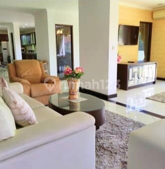 Siap Huni, di Jual Rumah, 2 Lantai, SHM, Dekat Pusat Perbelanjaan, Full Furnished,