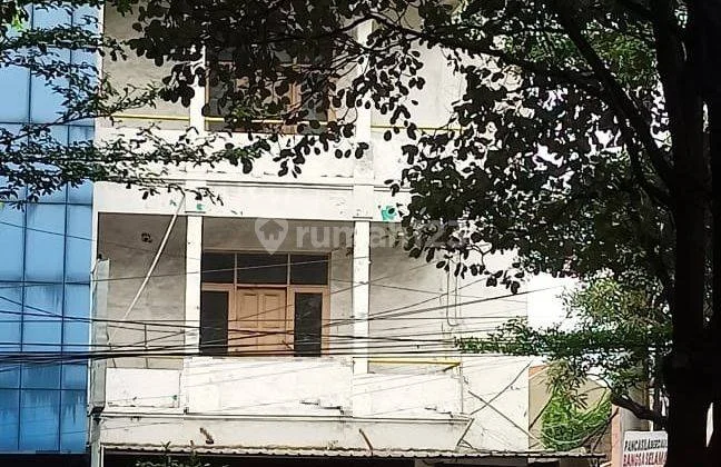 3-Story Shop House for Rent on Jl Raya Nginden Surabaya 3-Story Shop House for Rent on Jl Raya Nginden Surabaya