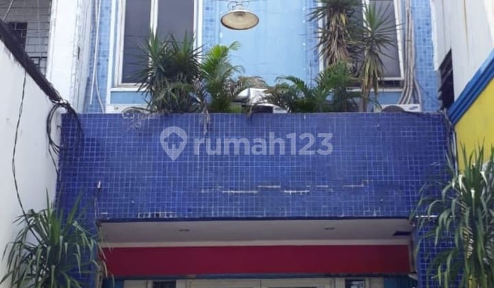 3-Story Ruko for Sale on Nol Raya Bratang Wetan Surabaya