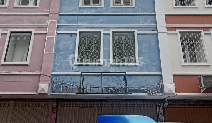 Shop House for Rent in Mega Galaxy Merr Surabaya Shop House for Rent in Mega Galaxy Merr Surabaya