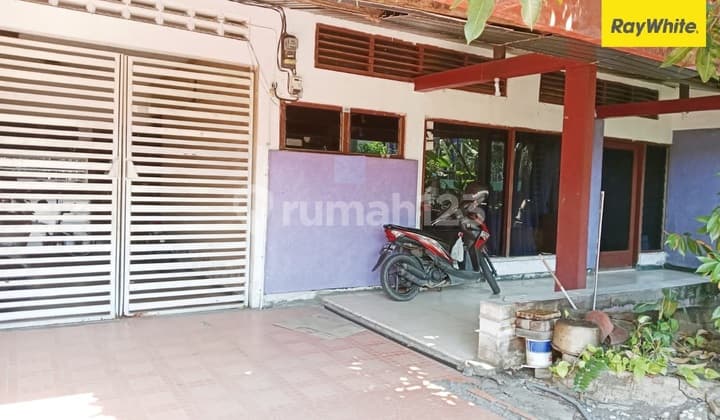 Dijual Rumah 2 Lantai SHM di Jalan Nginden Surabaya