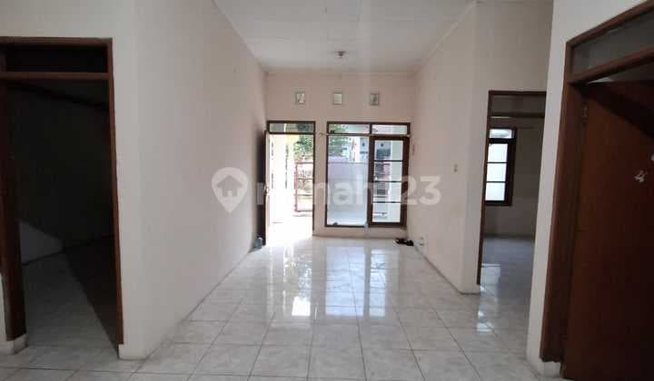 Comfortable House Ready to Occupy, Strategic Location in Taman Kopo Indah, Bandung