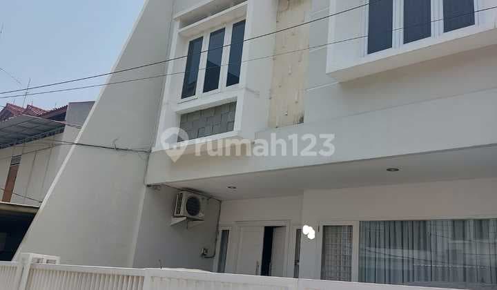 Dijual Rumah 2 Lantai di Komplek Walikota Kelapa Gading