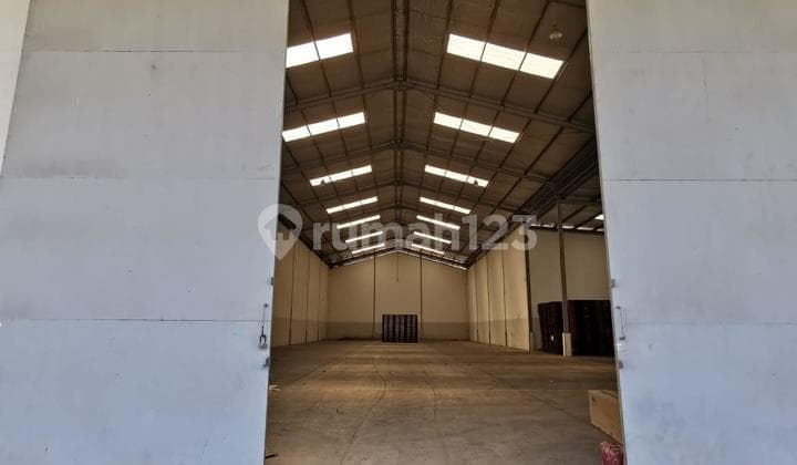 For Rent, Ready-to-Use Warehouse in Pangkalan 2, Narogong, Bekasi