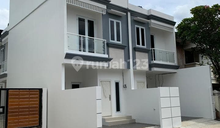 Rumah di Jual Ekonomi 2Lt Dekat Stasiun Sawah Besar Jakarta Barat