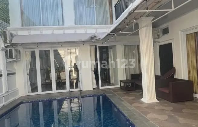 Rumah SHM 3 Lantai 8 Kamar Luas 690M Sentul City Bogor