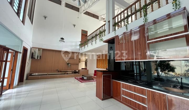 Rumah Hook Luas 850m 6+2 Kamar Shm Pondok Indah Dekat Pim