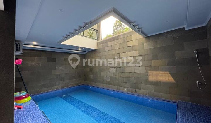 Rumah 4 Lantai Rooftop Kolam Renang Pribadi Luas 160M SHM Depok