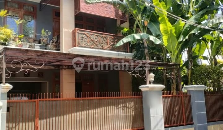 Rumah SHM 2 Lantai 5+1 Kamar Luas 200M Jl Tulodong Senayan
