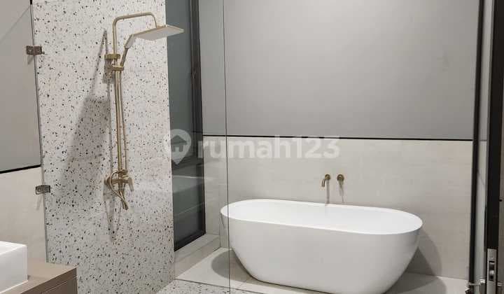 Rumah 3 Lantai Luas 400m 4+1 Kamar Bsd City Dekat Tol
