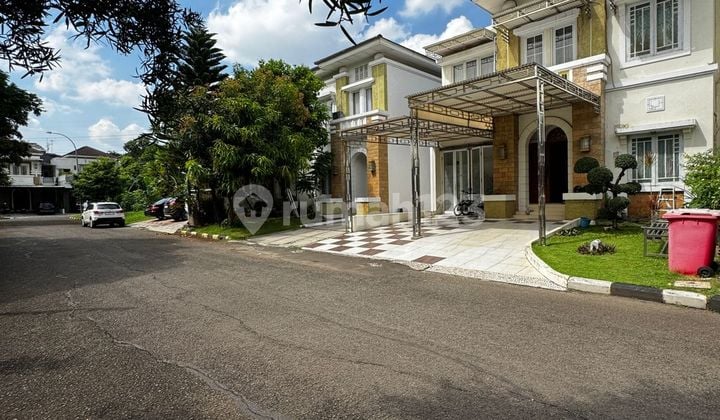 Rumah 2 Lantai Hadap Taman Luas 300M 5+1 Kamar Grand Wisata