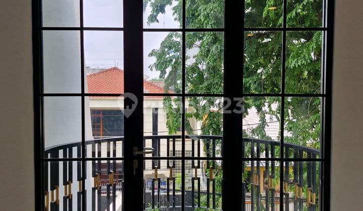 Rumah 3 Lantai Luas 700m Shm 4+1 Kamar Tomang Grogol Jakarta