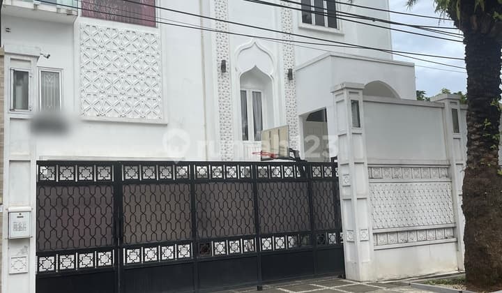 Rumah 3 Lantai Luas 300m 7 Kamar Pamulang Dekat Sawangan