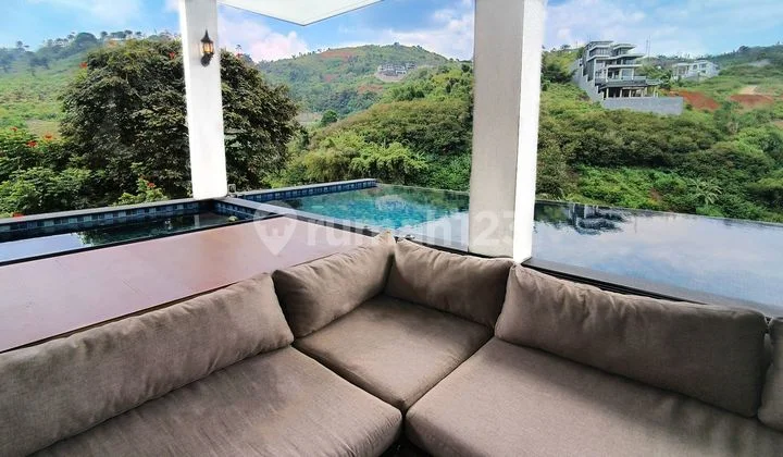 Villa SHM Luas 250M 4+1 Kamar Kolam Renang Pribadi Dago Bandung