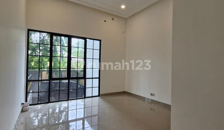 Rumah 3 Lantai Luas 700m Shm 4+1 Kamar Tomang Grogol Jakarta