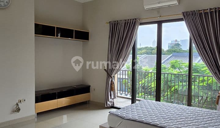 Rumah Hook 3 Lantai Luas 350M 5+1 Kamar Lippo Karawaci