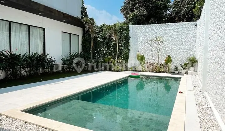 Luxurious House 885sqm Wide Private Pool 5 Bedrooms Setu Bekasi Near Toll Road