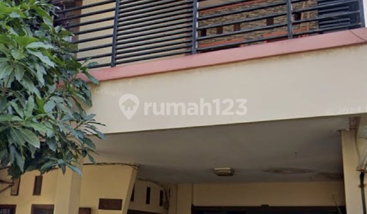 Disewakan Rumah 2 Lantai Dekat Stasiun Krl